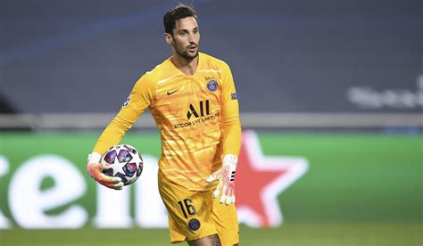 PSG goalkeeper Sergio Rico leaves the hospital after recovering from a head injury caused by a horse